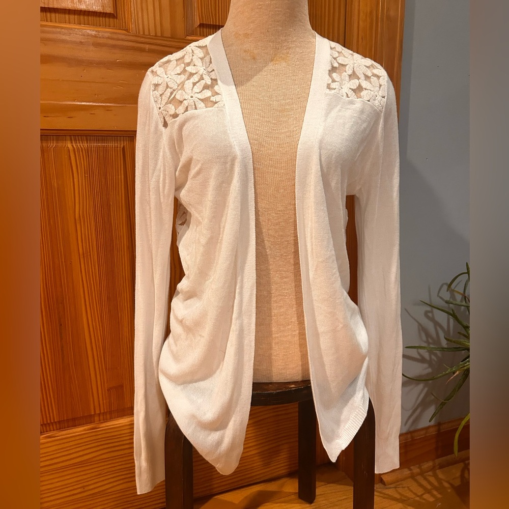 Papillon Blanc White Cardigan with Lace